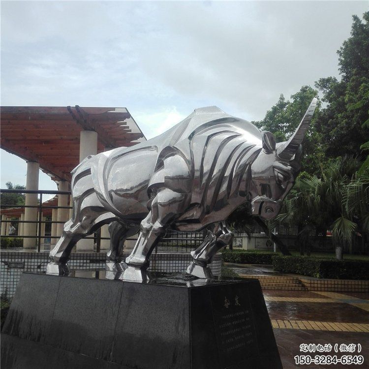 小區黃牛雕塑，抽象主題，鑄銅工藝
