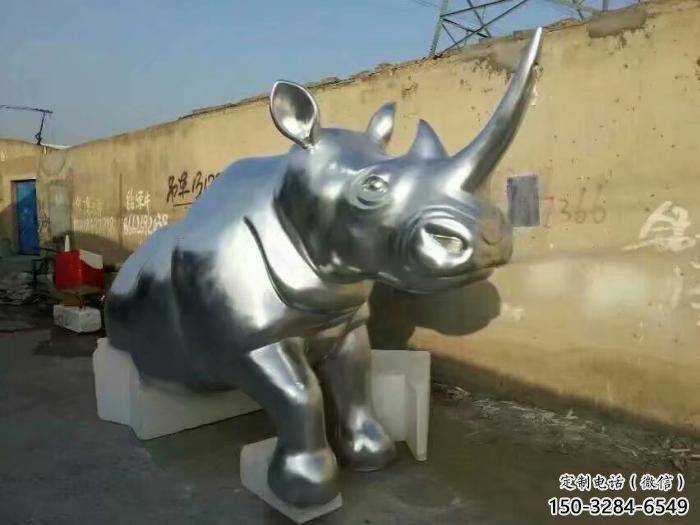 犀牛雕塑，園林動(dòng)物雕塑，鏡面拋光效果
