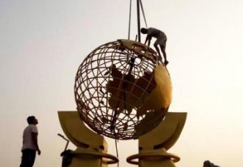 城市地球儀雕塑，網格體育雕塑，古銅效果