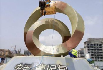 大型圓環(huán)雕塑，鍍銅景觀雕塑，鏡面工藝