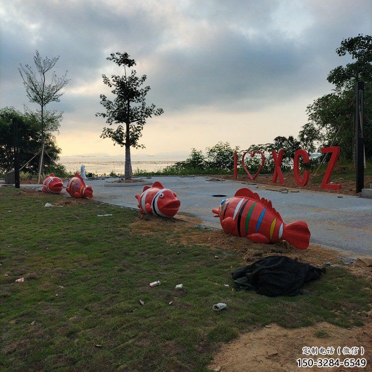 街道坐凳雕塑 現(xiàn)代景觀擺件 彩繪雕塑