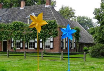 村口風(fēng)車雕塑 啞光風(fēng)動雕塑 公園旋轉(zhuǎn)雕塑