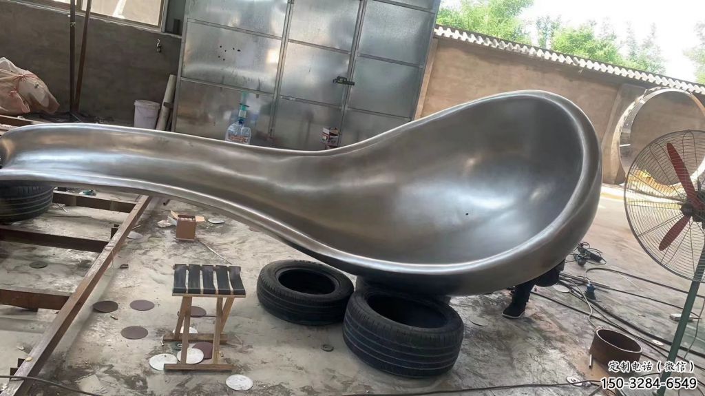 農(nóng)村湯匙雕塑 抽象藝術(shù)雕塑 烤漆勺子雕塑