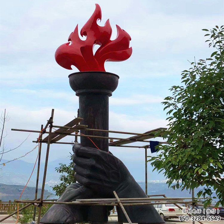 鋼管火把雕塑 異形噴水星火相傳主題 農(nóng)村篝火雕塑