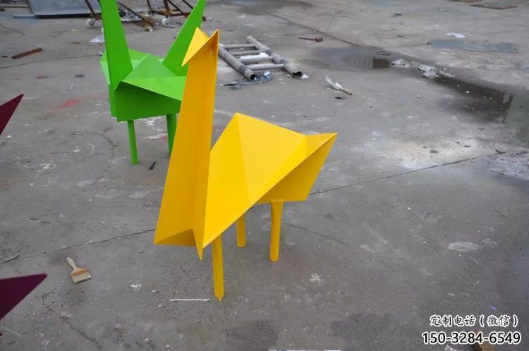 現(xiàn)代千紙鶴雕塑 大型別墅區(qū)折紙風(fēng)格 彩繪鶴鳥(niǎo)雕塑