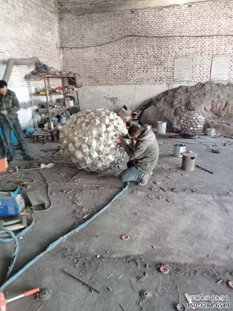 街頭松塔雕塑廠家 大型別墅區雕塑 鋼管松果造型