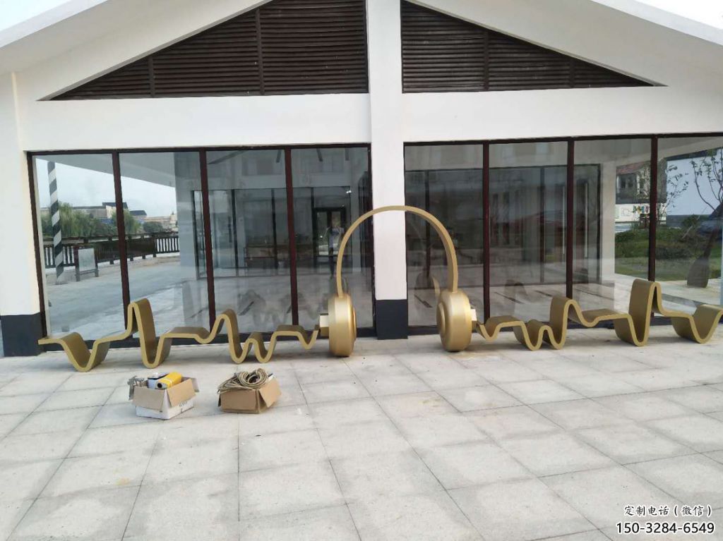 噴漆耳麥雕塑 中式村口音樂(lè)雕塑 草地耳機(jī)雕塑