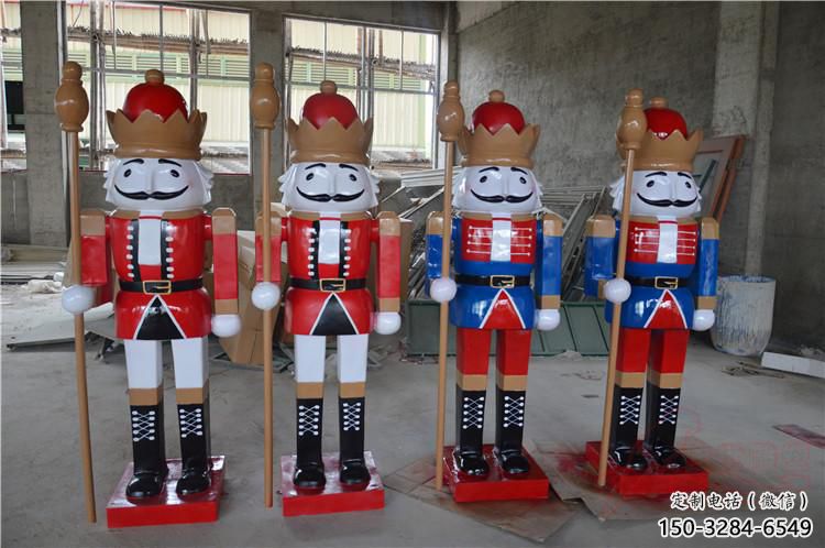 公園撲克雕塑 創(chuàng)意企業(yè)雕塑 美陳撲克牌雕塑