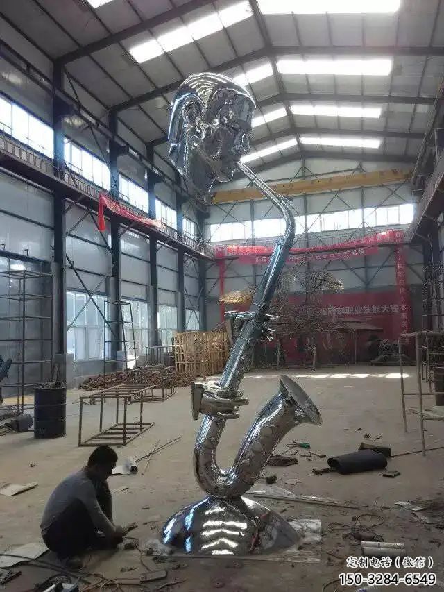 異形薩克斯雕塑 現(xiàn)代校園西方樂隊(duì)雕塑 校園樂器雕塑