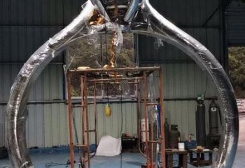 指環(huán)拱門雕塑，戒指藝術(shù)造型，不銹鋼指環(huán)大門雕塑