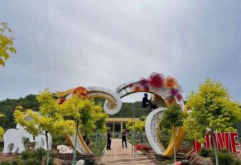 心形拱門雕塑，鏤空工藝，不銹鋼藝術大門雕塑廠家