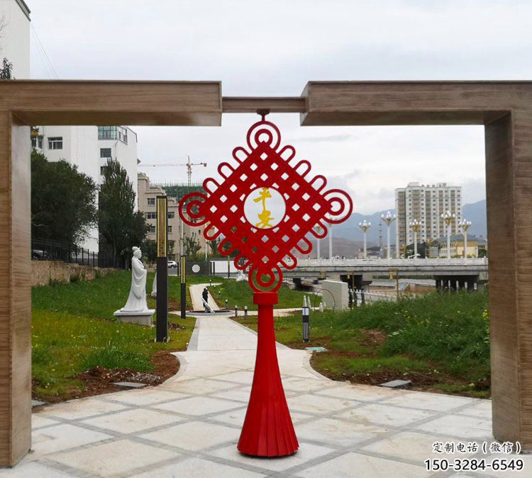 廣場中國結雕塑