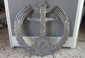 創(chuàng)意校徽雕塑