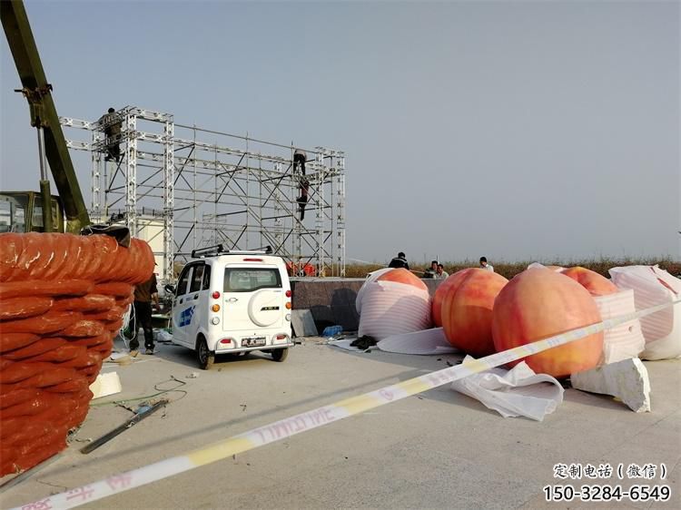 桃子景觀雕塑批發(fā)，街頭藝術(shù)，桃子果籃雕塑展品