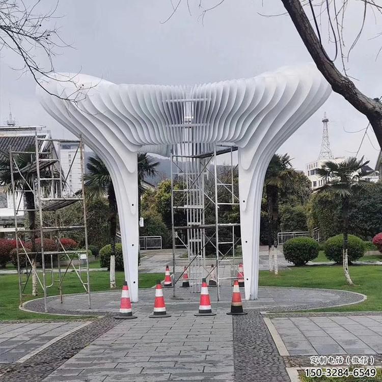 精神堡壘雕塑，折紙藝術形式，城市景觀建筑雕塑