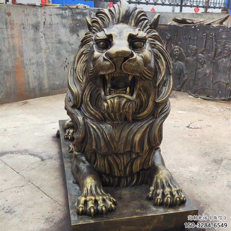 仿銅動(dòng)物景觀雕塑，玻璃鋼爬式獅子雕塑廠家