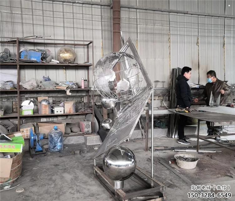 地球儀雕塑批發，鏡面工藝，景觀筆記本地球儀雕塑承接