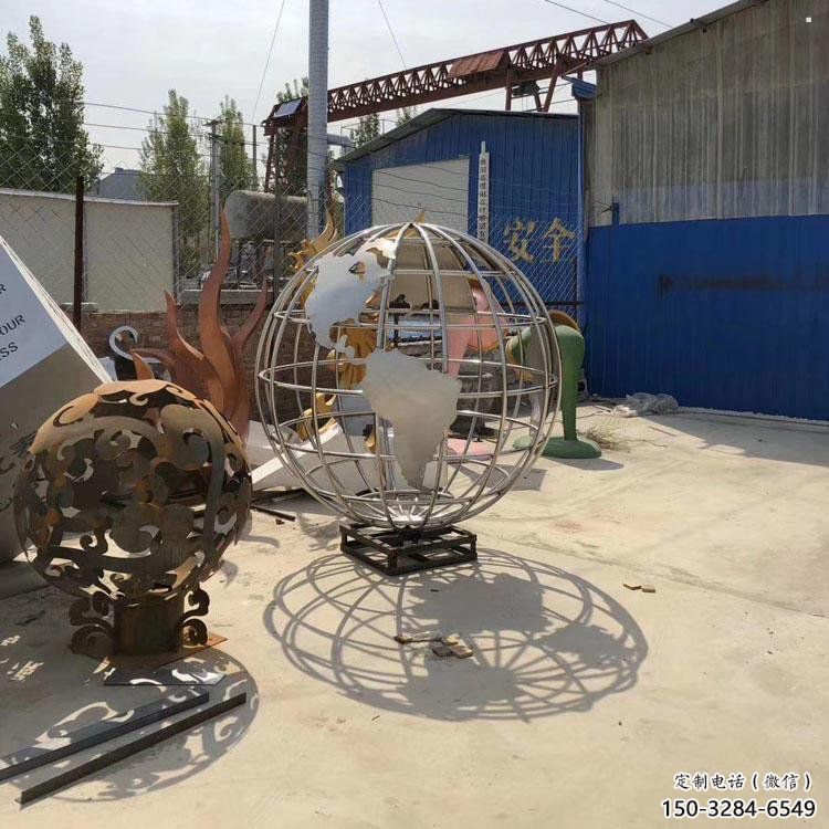 地球儀雕塑供應(yīng)，城區(qū)小品，鏡面地球儀雕塑制造商