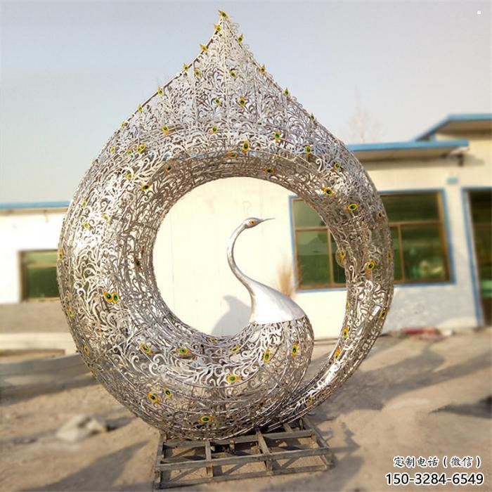孔雀雕塑選用，美陳雕塑，鏤空鐵藝孔雀雕塑廠家?