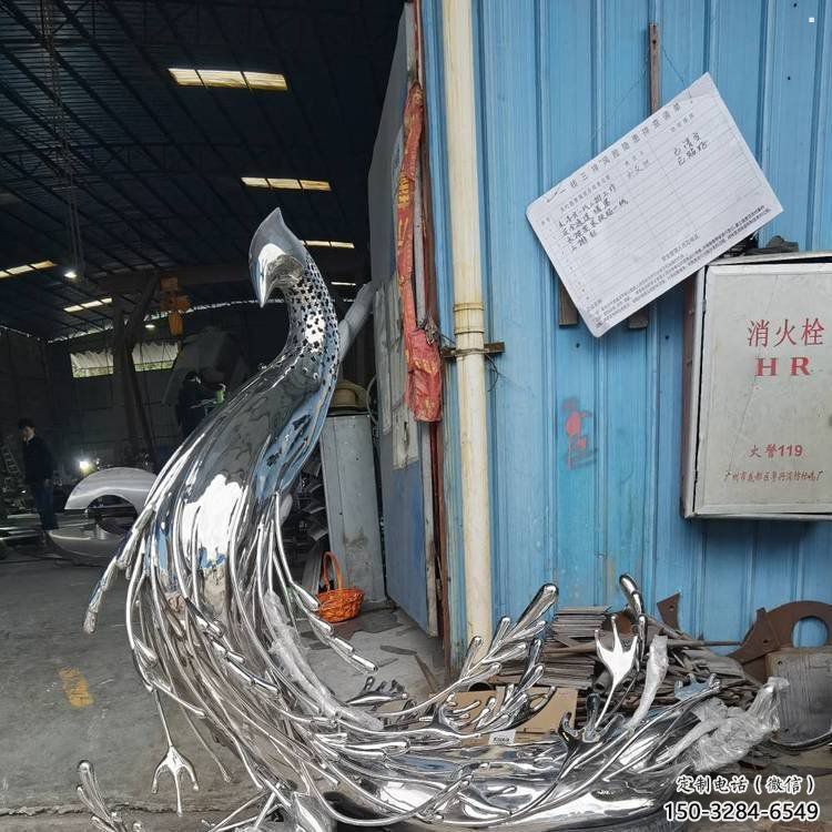 孔雀雕塑展品，花園小品，鏡面鐵藝孔雀雕塑優(yōu)選