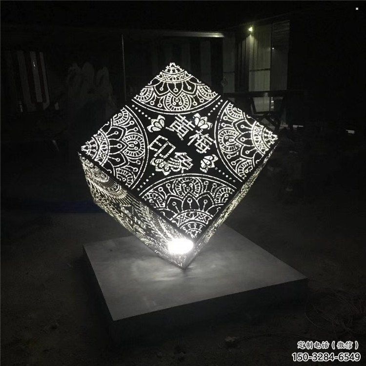 魔方雕塑定做，公園小品，燈光魔方雕塑點擊