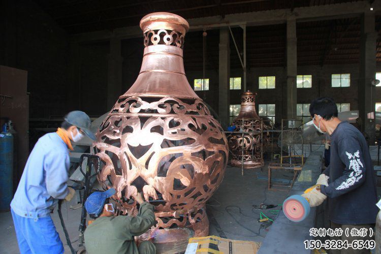 銅花瓶雕塑制作優選，戶外雕塑，軟裝銅花瓶雕塑廠家
