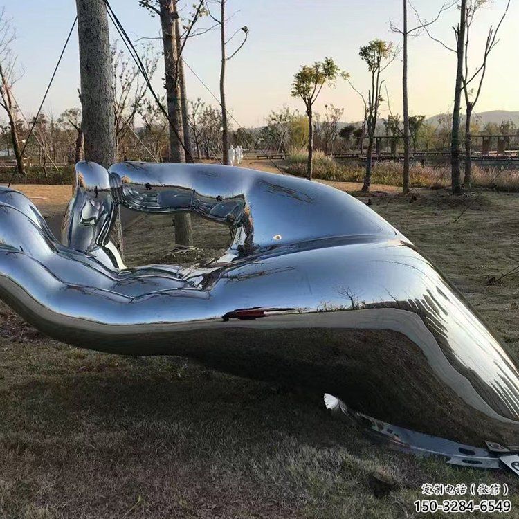 手雕塑廠家優(yōu)選，陸地?cái)[件，不銹鋼手拈花雕塑供給