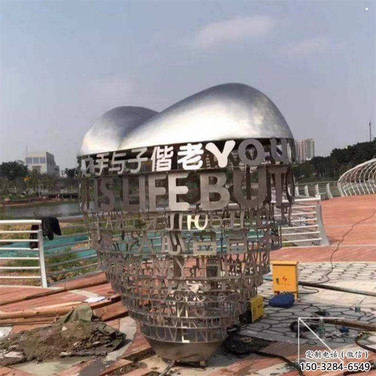 心形球雕塑觀賞型，街景小品，不銹鋼心形球雕塑常用