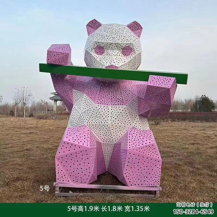 現代熊貓雕塑定制，中式工藝，切面鏤空熊貓雕塑廠家