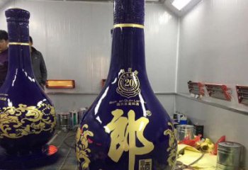 洋酒瓶雕塑選用，多彩藝術，玻璃鋼洋酒瓶雕塑展品