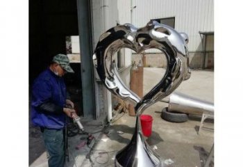 心形雕塑工廠選用，街道標識，景觀鏡面心形雕塑批發(fā)