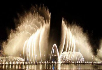 儋州水景程控噴泉雕塑，高噴循環(huán)噴水方式設計制作
