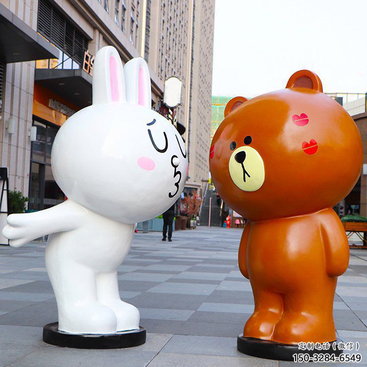 泰安步行街布朗熊雕塑，玻璃鋼動物雕塑，卡通方式