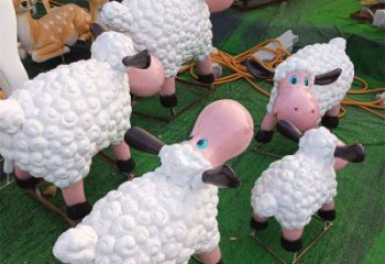 朝陽小區(qū)小羊雕塑，彩繪動物雕塑，抽象效果