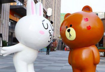 大同步行街布朗熊雕塑，玻璃鋼動物雕塑，卡通方式