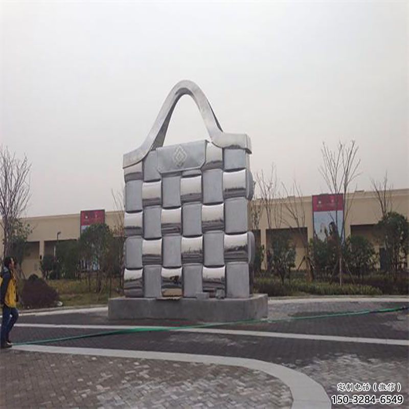 金華景觀背包雕塑優選，陸地擺件，園林不銹鋼背包雕塑供應
