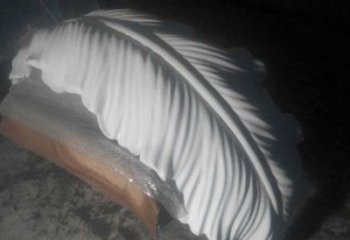 涪陵羽毛雕塑供應(yīng)，花園小品，酒店玻璃鋼羽毛雕塑展品